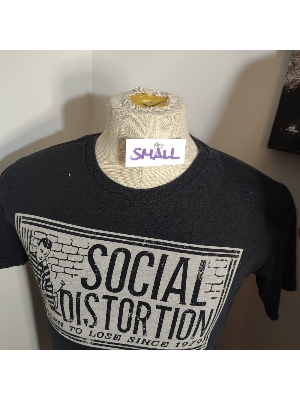 CLASSIC ROCK VINTAGE OR PRE-WORN T-SHIRT ***SOCIAL DISTORTION***